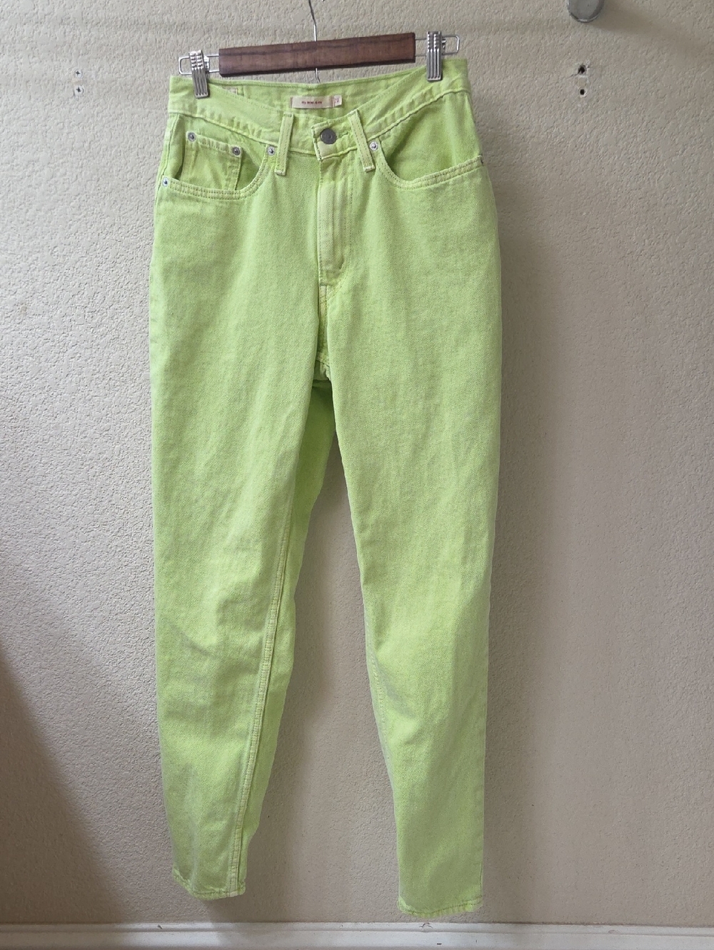 Levis 80s Mom Jeans / Neon Green / Size 27